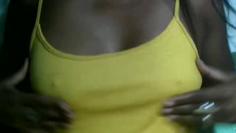 Snapshot of mayolu586 chatting on 05-15-26, 06:04 Maya online show from 05-15-26, 06:04