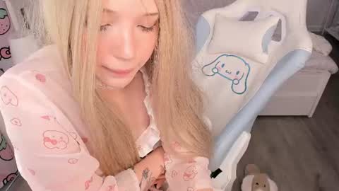 Snapshot of mayya_cuute chatting on 06-25-26, 09:47 Mila online show from 06-25-26, 09:47