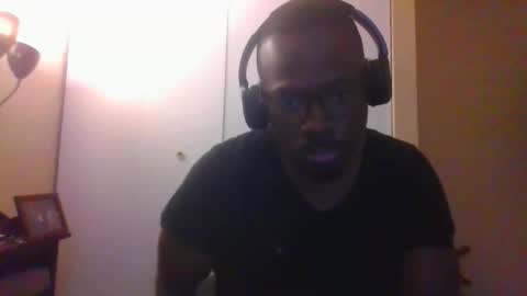 Snapshot of mbsupreme chatting on 11-26-25, 02:51 Mark online show from 11-26-25, 02:51