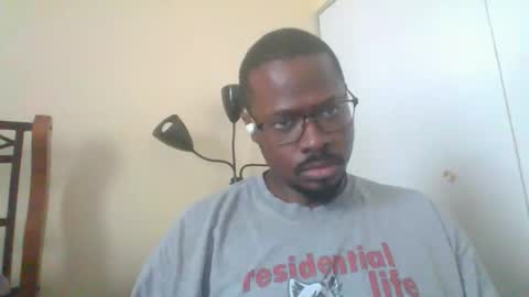 Snapshot of mbsupreme chatting on 05-18-26, 06:03 Mark online show from 05-18-26, 06:03
