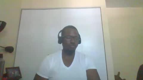 Snapshot of mbsupreme chatting on 05-27-26, 04:37 Mark online show from 05-27-26, 04:37