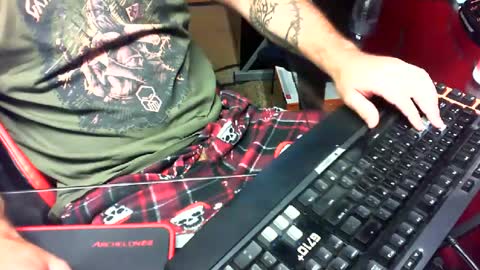 Snapshot of mcbethtime chatting on 07-24-26, 11:25 mcbethtime online show from 07-24-26, 11:25