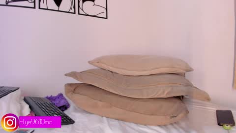 Snapshot of mcdonald_ellie chatting on 04-28-26, 02:27 Ellie online show from 04-28-26, 02:27