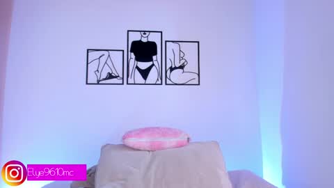 Snapshot of mcdonald_ellie chatting on 05-15-26, 08:38 Ellie online show from 05-15-26, 08:38