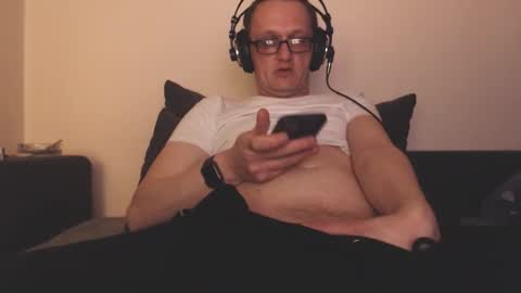 Snapshot of mcmike_es chatting on 12-07-24, 08:44 Mike online show from 12-07-24, 08:44