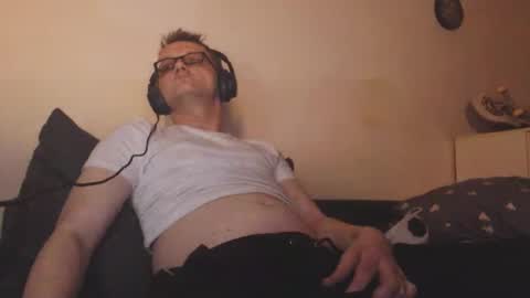 Snapshot of mcmike_es chatting on 01-10-25, 06:38 Mike online show from 01-10-25, 06:38