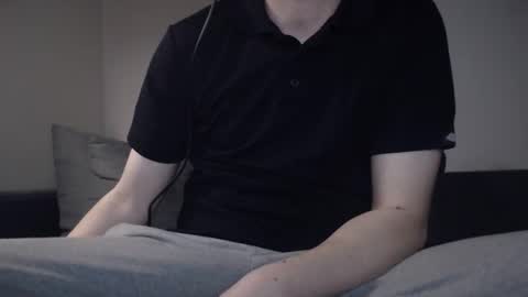 Snapshot of mcmike_es chatting on 10-03-25, 12:02 Mike online show from 10-03-25, 12:02