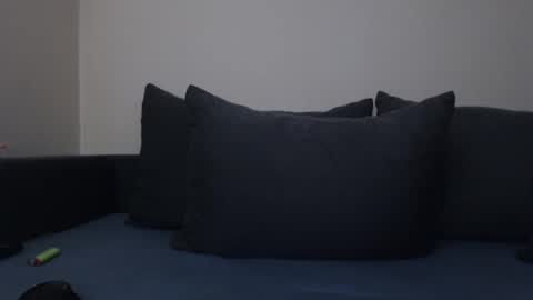 Snapshot of mcmike_es chatting on 10-04-25, 08:29 Mike online show from 10-04-25, 08:29