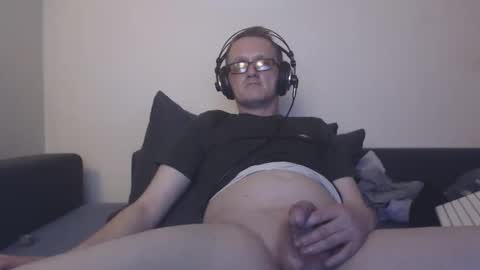 Snapshot of mcmike_es chatting on 10-10-25, 09:14 Mike online show from 10-10-25, 09:14