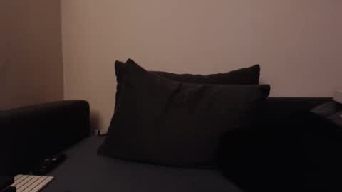 Snapshot of mcmike_es chatting on 10-25-25, 07:30 Mike online show from 10-25-25, 07:30