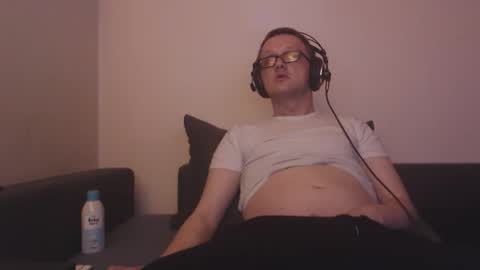 Snapshot of mcmike_es chatting on 11-07-25, 09:59 Mike online show from 11-07-25, 09:59