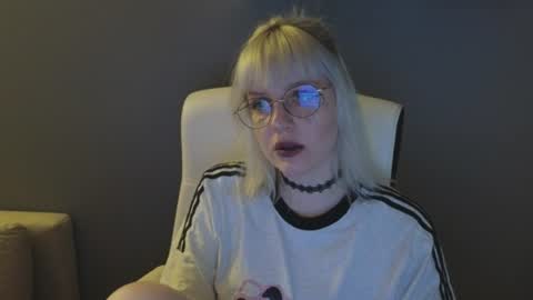 Roze online show from 06-19-26, 07:39