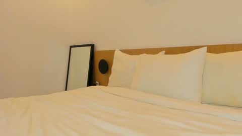 Snapshot of me_lina_ chatting on 12-10-24, 08:30 Alice online show from 12-10-24, 08:30