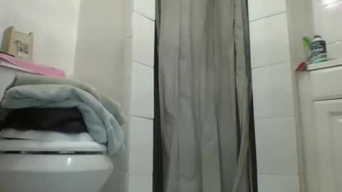 Snapshot of meaderd740870 chatting on 09-18-25, 09:33 meaderd740870 online show from 09-18-25, 09:33