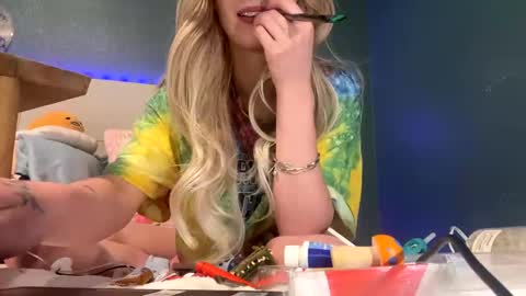 Snapshot of meadowmoon3 chatting on 10-28-25, 09:06 meadowmoon3 online show from 10-28-25, 09:06