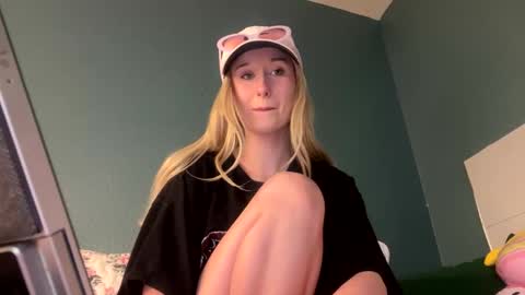 Snapshot of meadowmoon3 chatting on 04-28-26, 11:43 meadowmoon3 online show from 04-28-26, 11:43