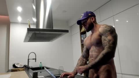 Snapshot of mealphamale chatting on 12-04-24, 03:43 Alpha Male online show from 12-04-24, 03:43