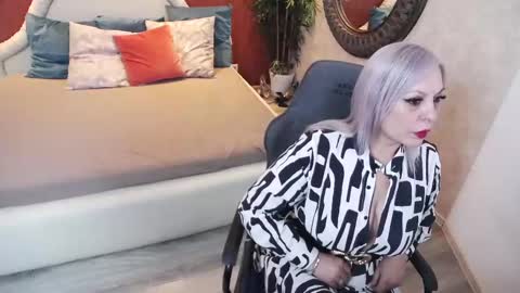 Snapshot of meamandax chatting on 02-14-25, 11:31 meamandax online show from 02-14-25, 11:31