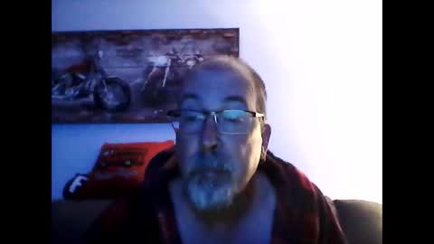 Snapshot of meathome3 chatting on 09-19-25, 10:05 me at home online show from 09-19-25, 10:05