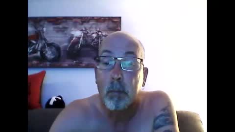 Snapshot of meathome3 chatting on 09-27-25, 01:54 me at home online show from 09-27-25, 01:54