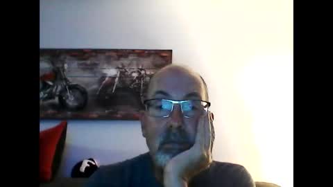 Snapshot of meathome3 chatting on 10-08-25, 03:26 me at home online show from 10-08-25, 03:26
