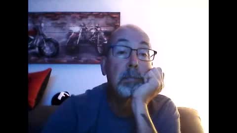 Snapshot of meathome3 chatting on 10-13-25, 11:43 me at home online show from 10-13-25, 11:43