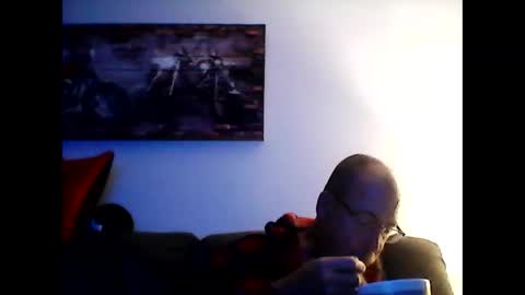 Snapshot of meathome3 chatting on 10-14-25, 10:05 me at home online show from 10-14-25, 10:05