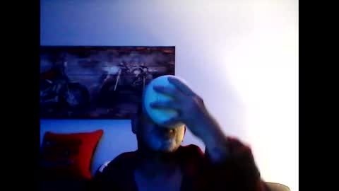 Snapshot of meathome3 chatting on 10-20-25, 10:05 me at home online show from 10-20-25, 10:05