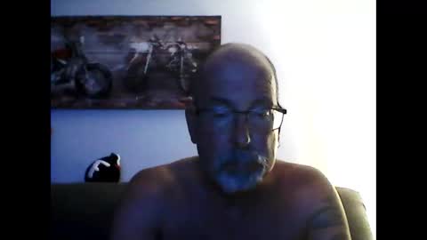 Snapshot of meathome3 chatting on 11-07-25, 05:18 me at home online show from 11-07-25, 05:18