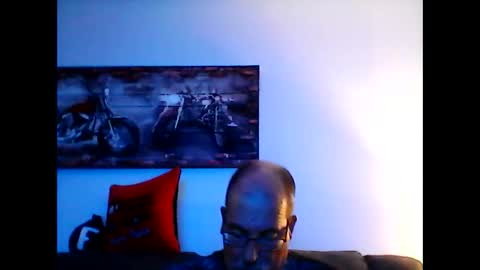 Snapshot of meathome3 chatting on 11-21-25, 04:11 me at home online show from 11-21-25, 04:11