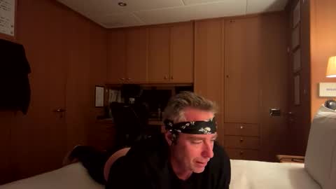 Snapshot of meau_lest chatting on 10-31-25, 11:06 Meau Lest online show from 10-31-25, 11:06