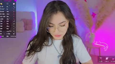 Snapshot of medina_andress chatting on 06-23-26, 09:13 Dina online show from 06-23-26, 09:13