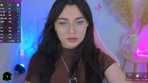 Snapshot of medina_andress chatting on 06-27-26, 08:25 Dina online show from 06-27-26, 08:25