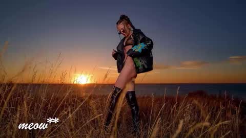 Snapshot of meeeeeow08 chatting on 09-15-25, 01:16 Sweet Meow nonude online show from 09-15-25, 01:16