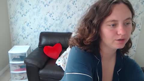 Snapshot of meeka_peeka chatting on 02-24-26, 01:09 Meeka Peeka online show from 02-24-26, 01:09