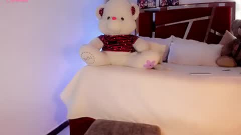Snapshot of meelanyalejandraa chatting on 07-16-26, 11:49 MelanyAlejandra online show from 07-16-26, 11:49