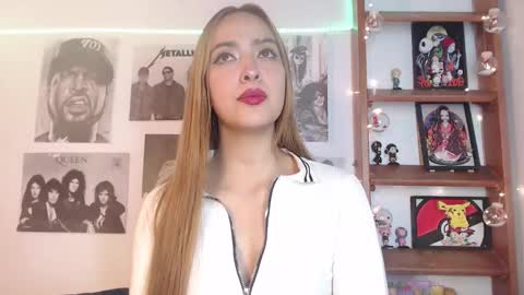 Snapshot of meeowlody chatting on 01-12-25, 01:11 Emily online show from 01-12-25, 01:11