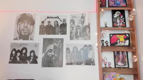 Snapshot of meeowlody chatting on 09-08-25, 08:30 Emily online show from 09-08-25, 08:30