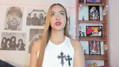 Snapshot of meeowlody chatting on 11-24-25, 11:15 Emily online show from 11-24-25, 11:15