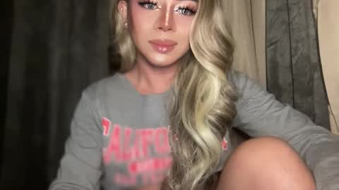 Snapshot of meetmehalfway888 chatting on 11-26-25, 03:35 GODDESS OF ALL GODDESSES online show from 11-26-25, 03:35