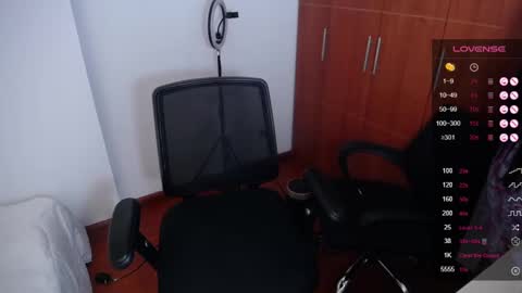 Snapshot of megan_bluee_ chatting on 02-06-25, 04:36 Megan Bluee online show from 02-06-25, 04:36