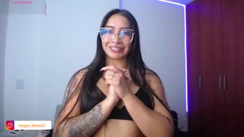 Snapshot of megan_bluee_ chatting on 11-24-25, 05:56 Megan Bluee online show from 11-24-25, 05:56