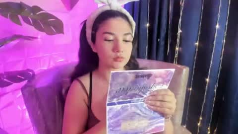 Snapshot of megan_devon chatting on 06-11-26, 01:31 online show from 06-11-26, 01:31