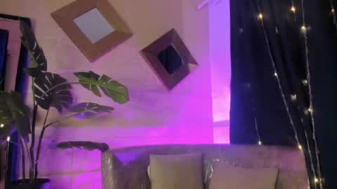 Snapshot of megan_devon chatting on 06-12-26, 11:53 online show from 06-12-26, 11:53