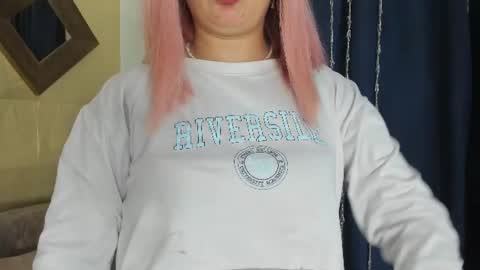 Snapshot of megan_devon chatting on 07-08-26, 11:48 online show from 07-08-26, 11:48