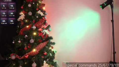 Snapshot of megan_evaans chatting on 12-11-24, 10:16 welcome guys please help me to reach 100 hands up Thanks online show from 12-11-24, 10:16