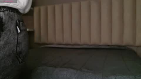     online show from 11-12-25, 12:05