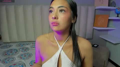 Snapshot of megan_moore__ chatting on 05-09-26, 09:47 online show from 05-09-26, 09:47