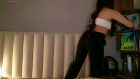 Snapshot of megan_moore__ chatting on 05-15-26, 01:18 online show from 05-15-26, 01:18