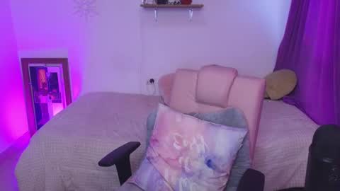 Snapshot of megan_ricci chatting on 09-22-25, 10:01 Laura online show from 09-22-25, 10:01